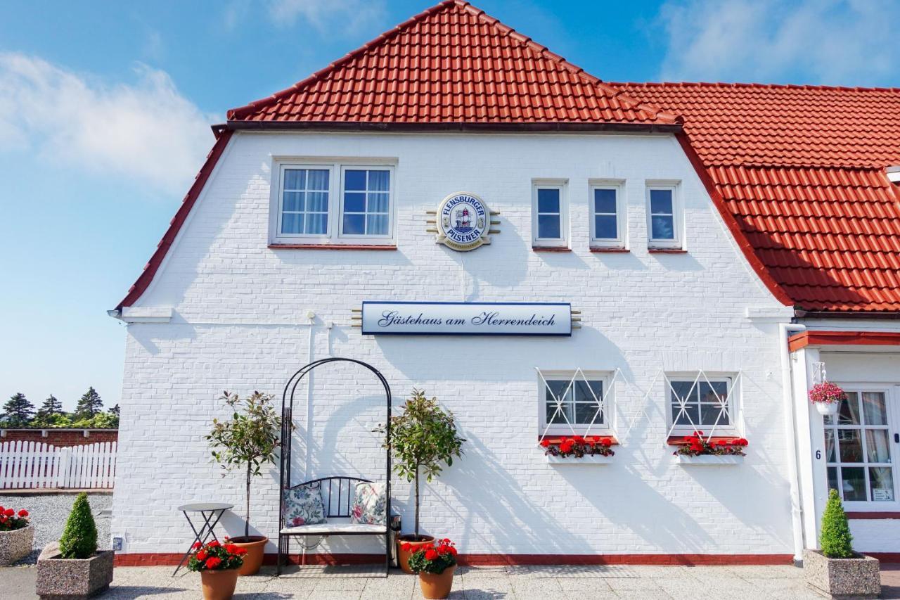 Hotel Gaestehaus Am Herrendeich Nordstrand Exterior foto