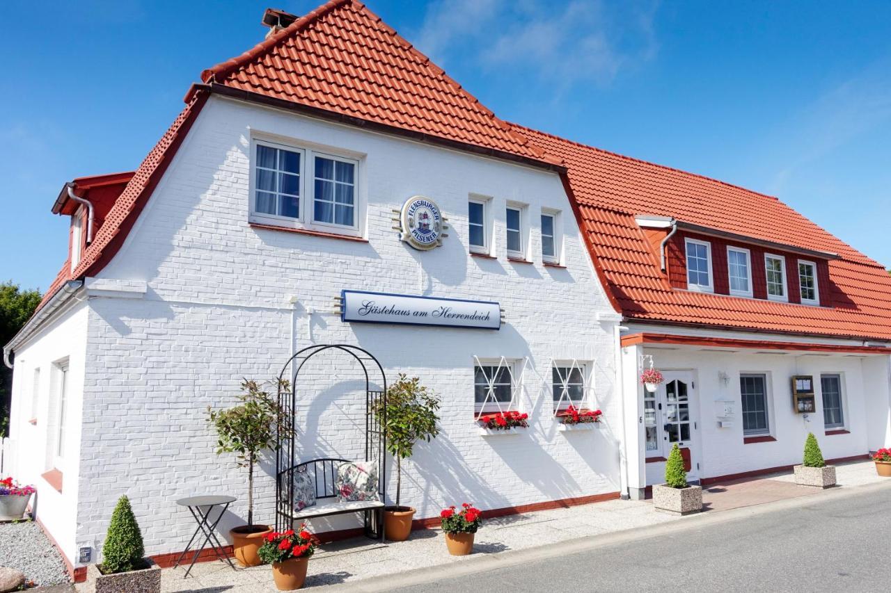 Hotel Gaestehaus Am Herrendeich Nordstrand Exterior foto